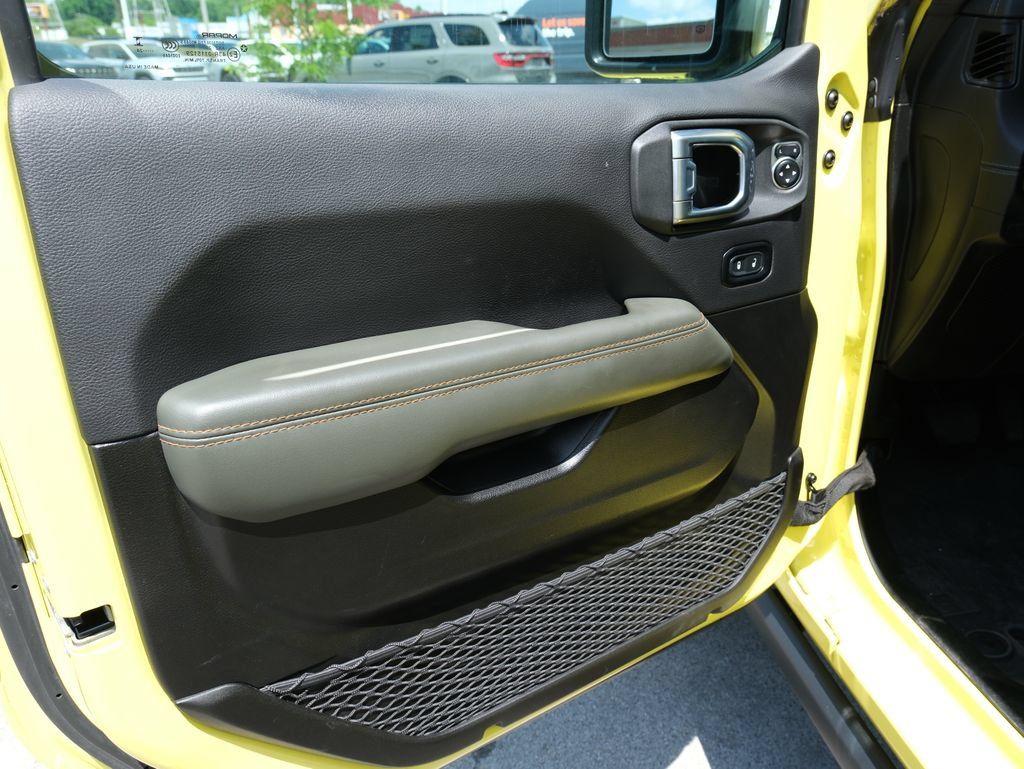 Used 2024 Jeep Gladiator Mojave AWD/4WD image 17
