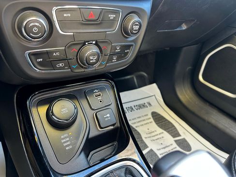 Used 2019 Jeep Compass Limited image 23