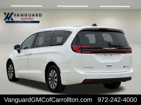 Used 2023 Chrysler Pacifica Touring-L FWD image 7