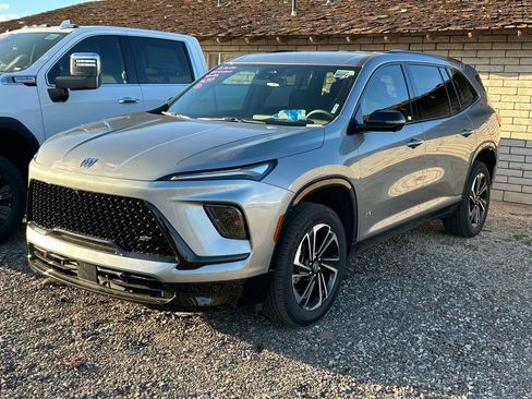 Used 2025 Buick Enclave Sport Touring image 1