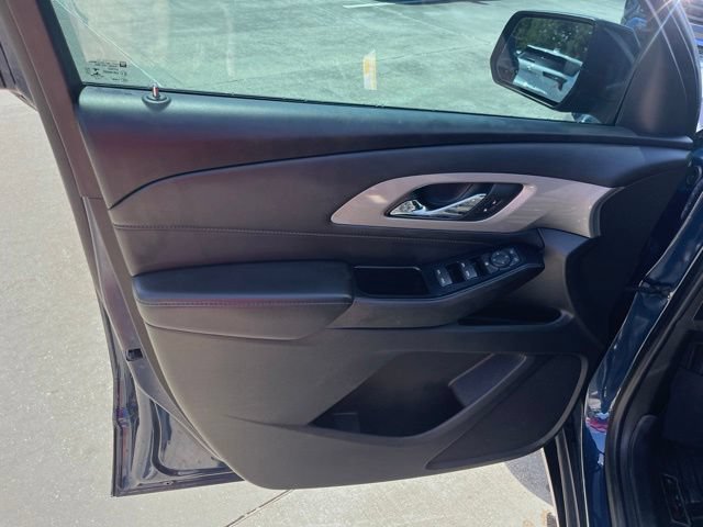 Used 2023 Chevrolet Traverse LT FWD image 12