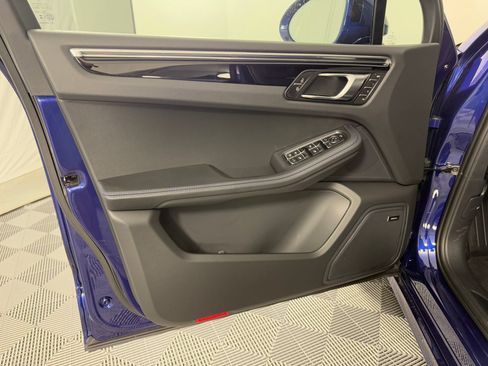 Certified 2026 Porsche Macan AWD/4WD image 27