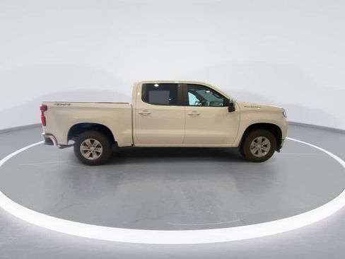 Used 2019 Chevrolet Silverado 1500 LT w/ Convenience Package AWD/4WD image 9