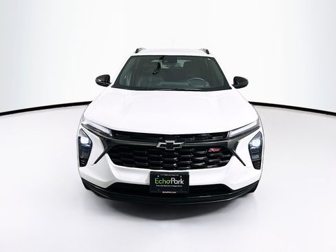 Used 2024 Chevrolet Trax RS w/ Driver Confidence Package image 2