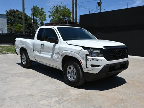 Used 2024 Nissan Frontier S RWD image 2