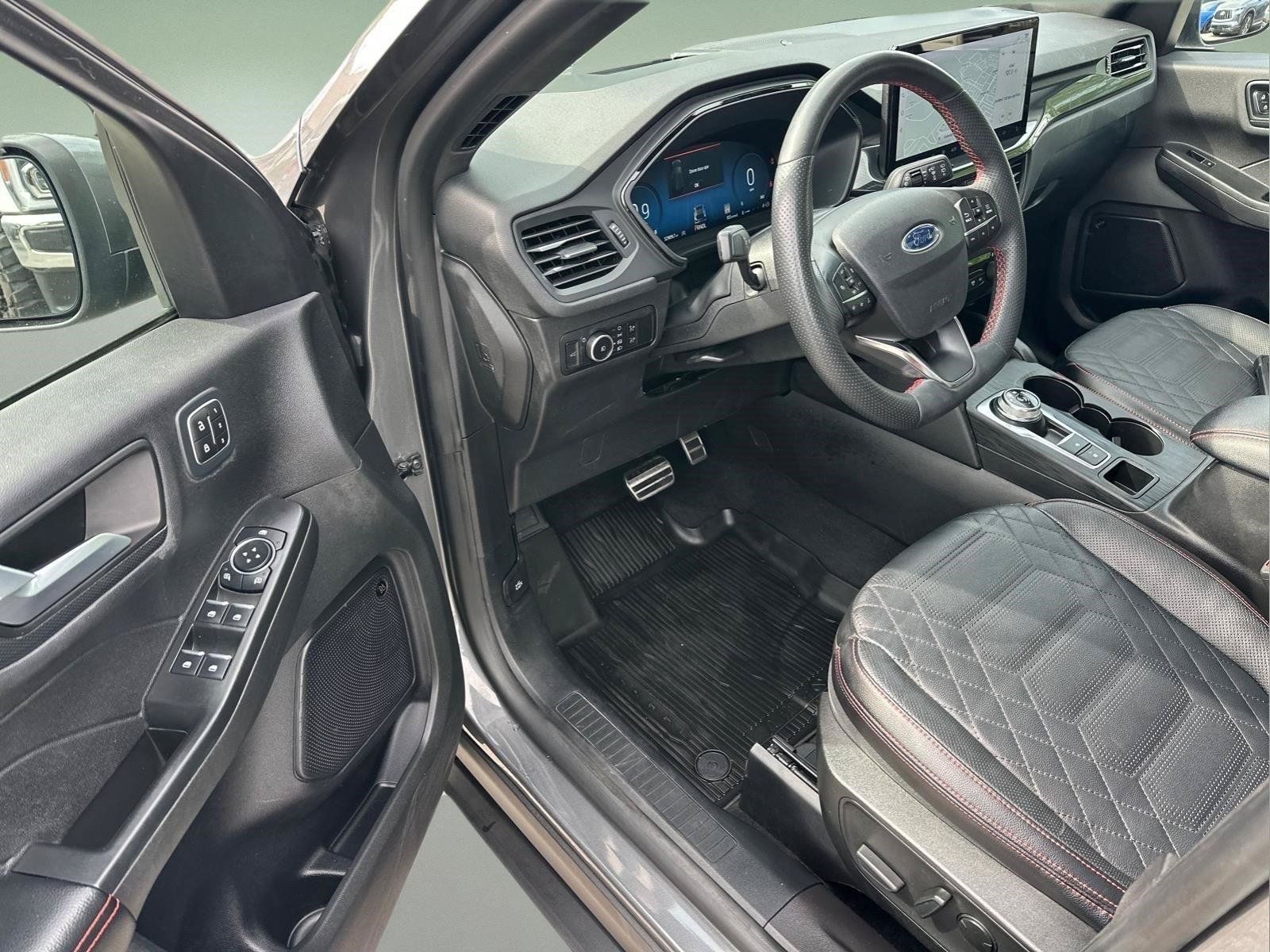 Used 2023 Ford Escape ST-Line Elite w/ Premium Technology Package AWD/4WD image 9