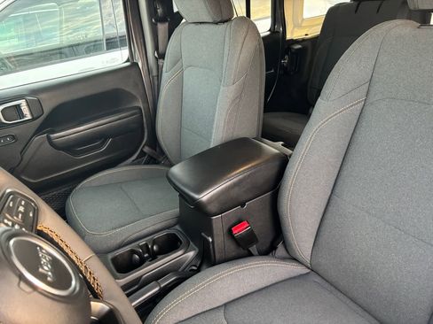 Used 2024 Jeep Wrangler Sport S image 19