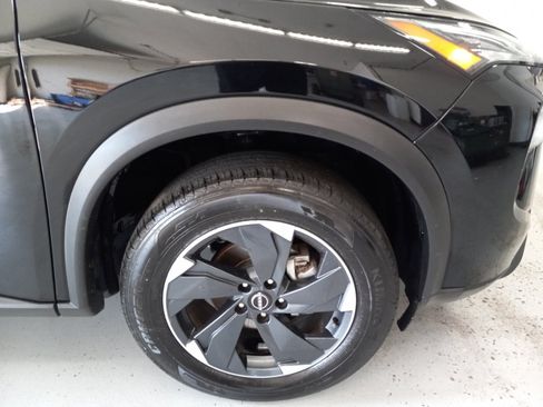 Used 2025 Nissan Rogue SV AWD/4WD image 3