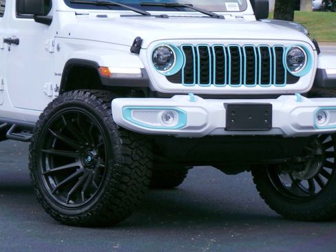 Used 2024 Jeep Wrangler Unlimited Sahara AWD/4WD image 27