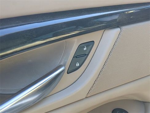 Used 2020 Cadillac Escalade Platinum image 19