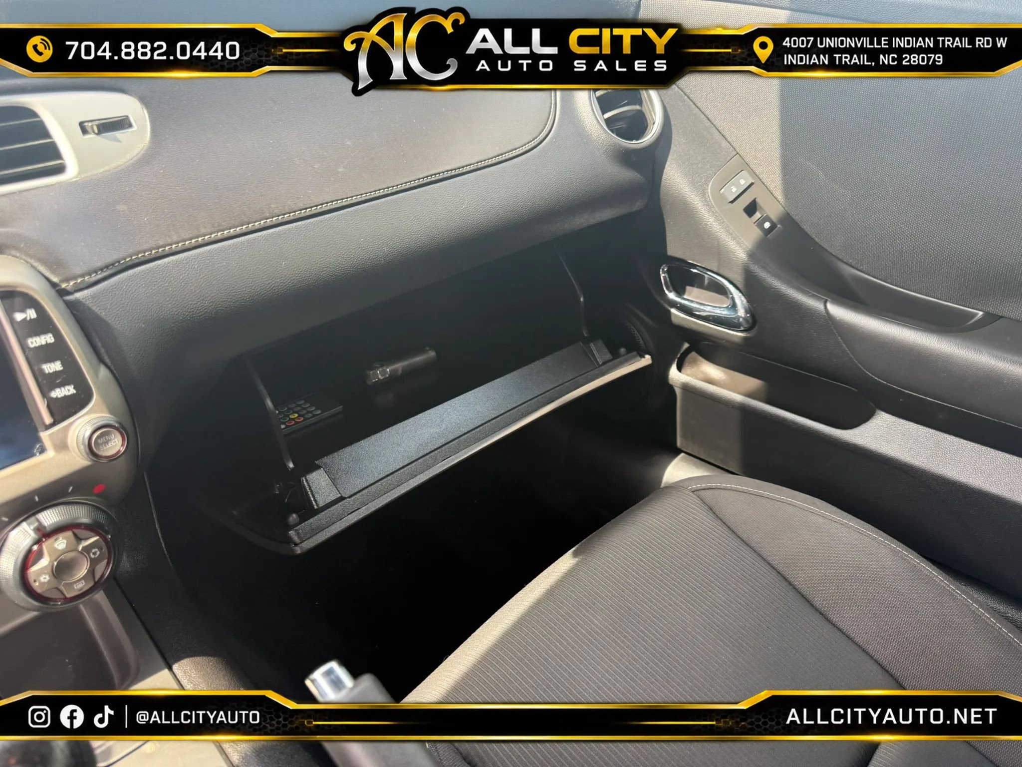 Used 2013 Chevrolet Camaro LT RWD image 23