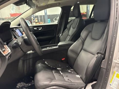 Used 2025 Volvo V60 B5 Cross Country Plus image 10