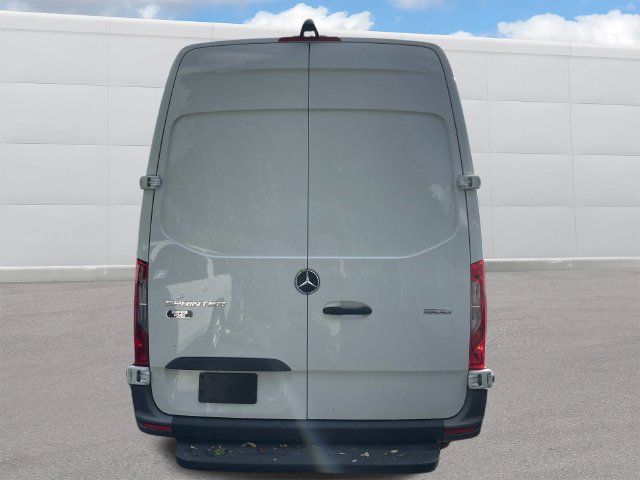 Used 2023 Mercedes-Benz Sprinter 1500 image 4