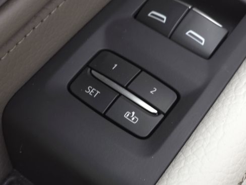 Used 2024 GMC Yukon XL Denali w/ Advanced Technology Package image 12