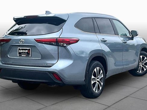 Used 2023 Toyota Highlander XLE AWD/4WD image 13