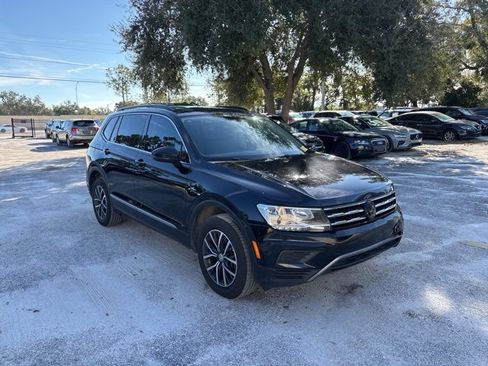 Used 2020 Volkswagen Tiguan SE w/ Panoramic Sunroof Package image 1