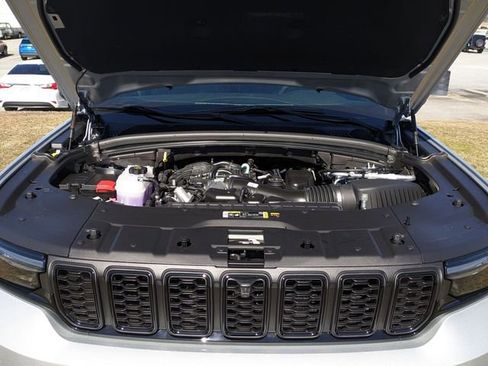 New 2025 Jeep Grand Cherokee L Limited w/ Luxury Tech Group II AWD/4WD image 36