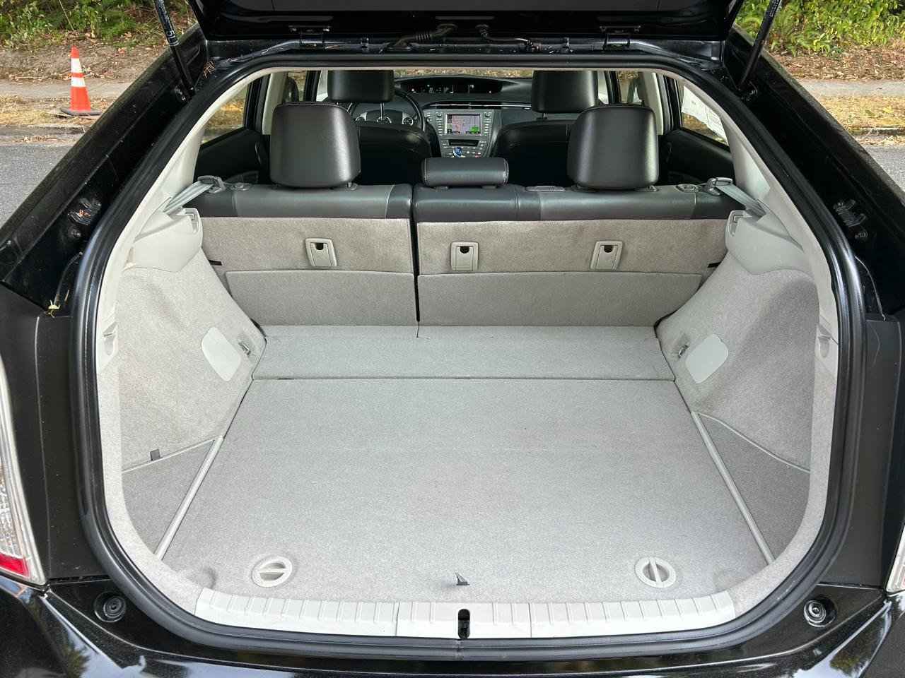 Used 2013 Toyota Prius Four w/ Deluxe Solar Roof Pkg FWD image 15