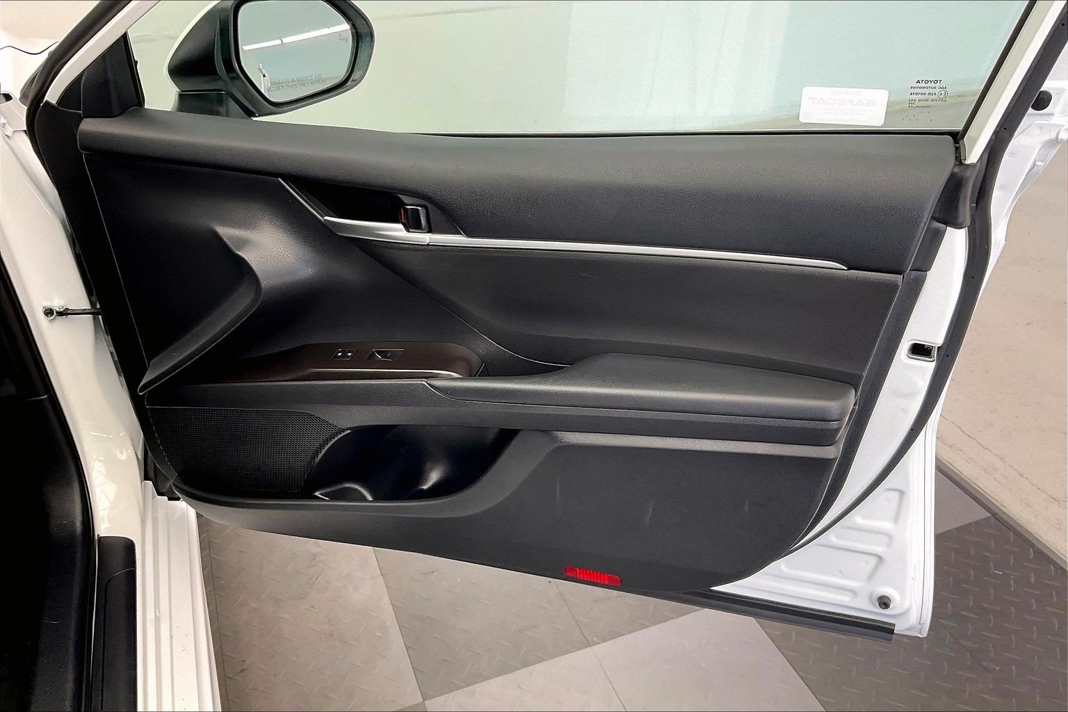 Used 2024 Toyota Camry SE w/ Convenience Package FWD image 27