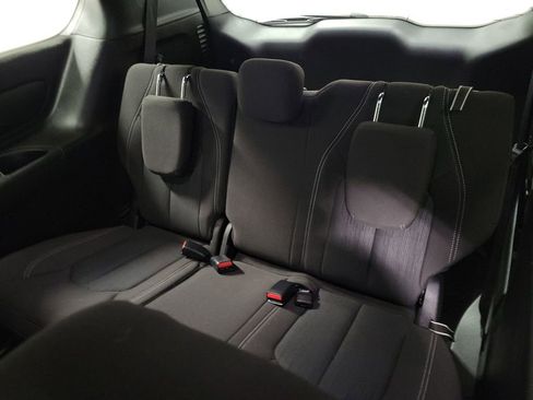 Used 2024 Chrysler Pacifica Touring FWD image 20