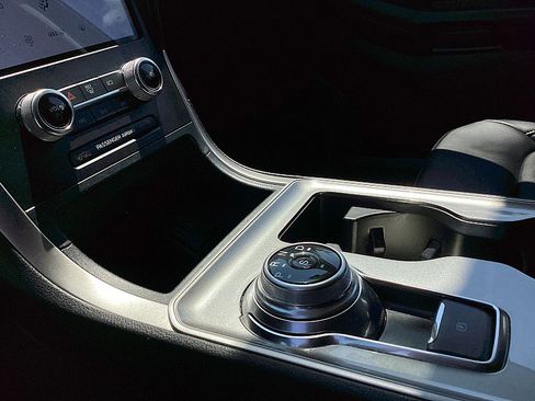 Used 2024 Ford Edge SEL image 20