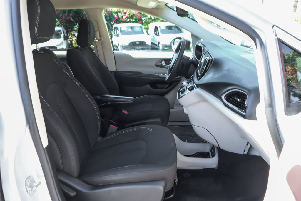 Used 2023 Chrysler Voyager LX FWD image 41