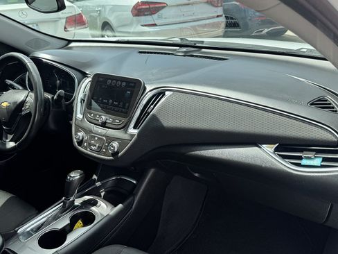 Used 2017 Chevrolet Malibu LT FWD image 28