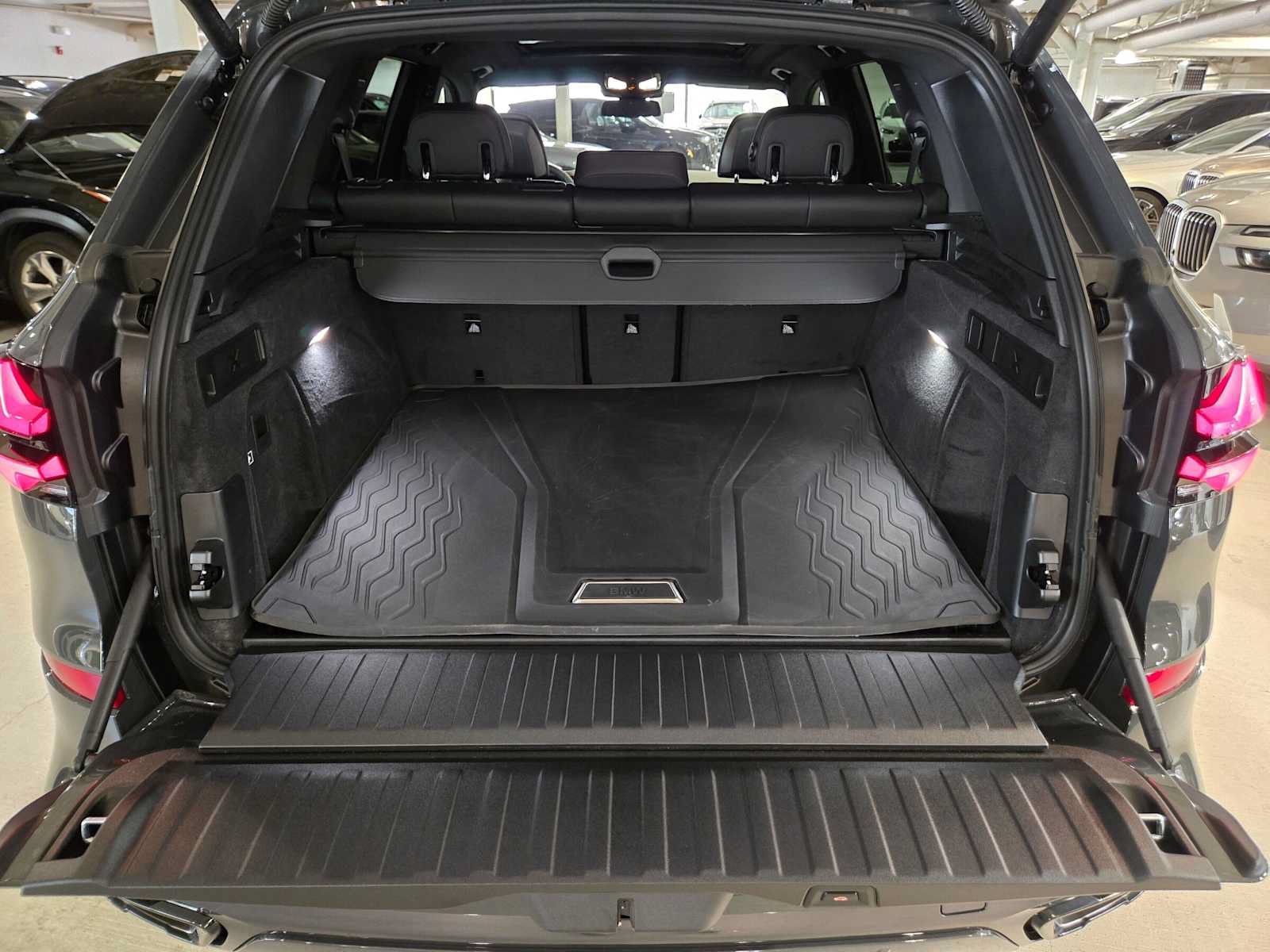 Used 2026 BMW X5 xDrive40i w/ M Sport Package AWD/4WD image 13