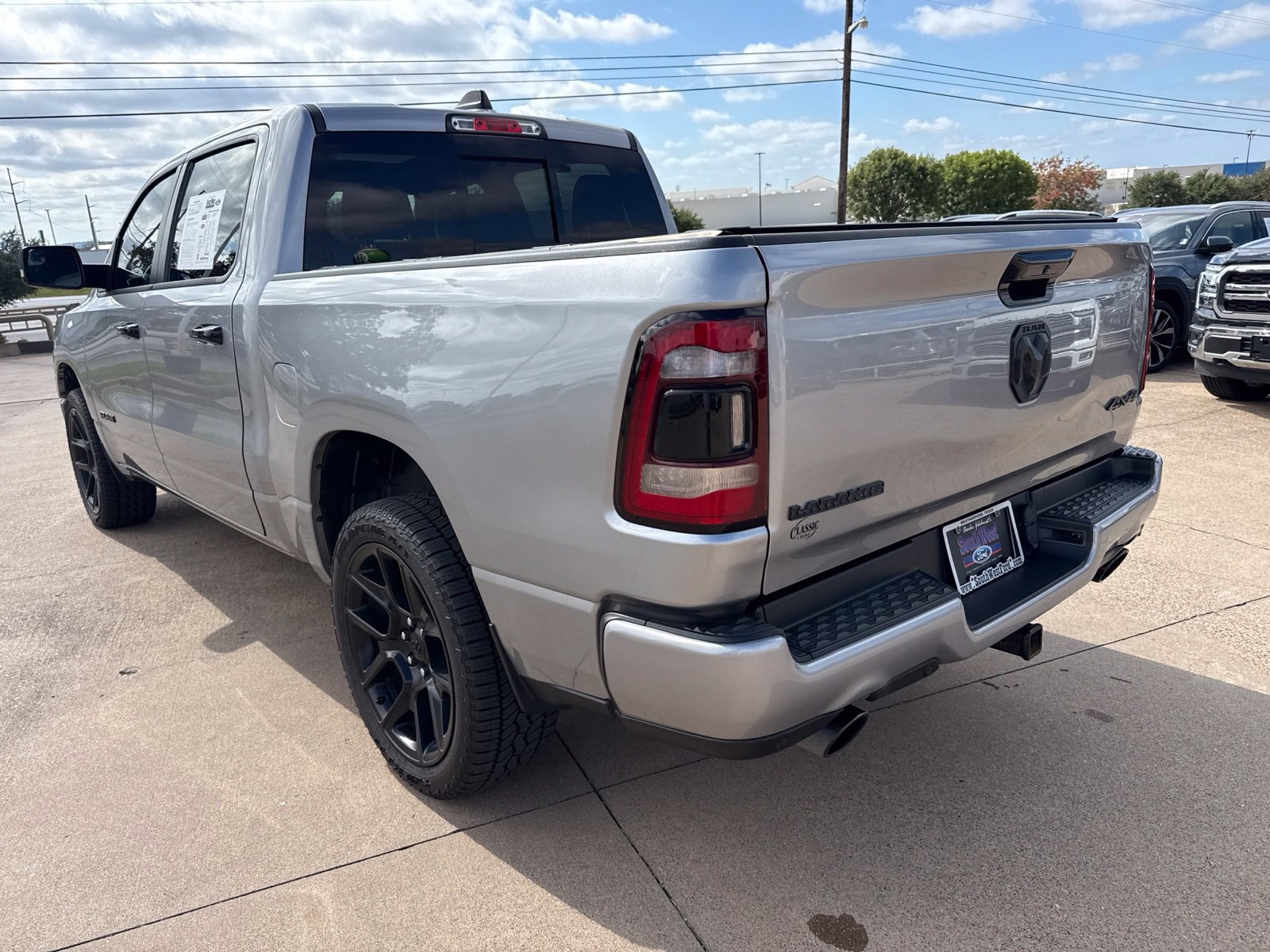 Used 2024 RAM 1500 Laramie AWD/4WD image 5