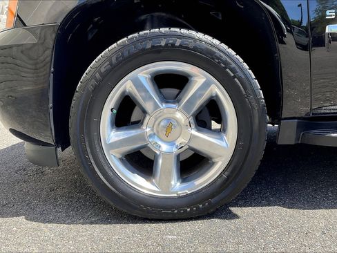 Used 2014 Chevrolet Suburban LTZ image 8