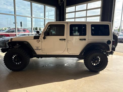 Used 2011 Jeep Wrangler Unlimited Sahara w/ Mopar Chrome Edition Group AWD/4WD image 8