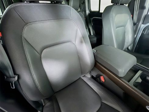 Used 2023 Land Rover Defender 110 X-Dynamic SE image 30