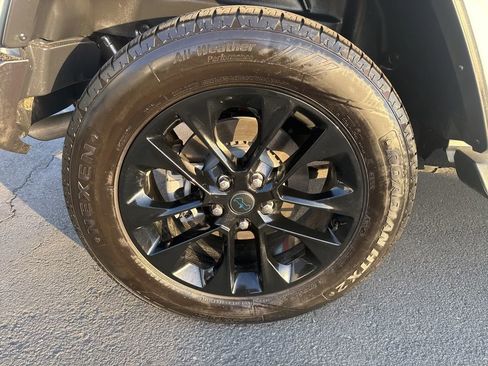 Certified 2025 Jeep Wrangler Unlimited Sahara AWD/4WD image 11