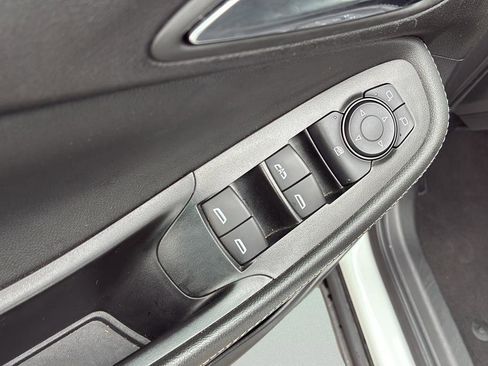 Used 2025 Buick Encore GX Preferred FWD image 12