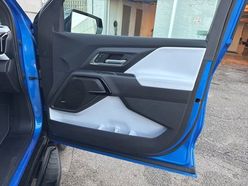 Used 2025 Chevrolet Silverado EV RST AWD/4WD image 8