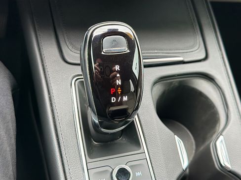 Used 2023 Cadillac XT4 Premium Luxury FWD image 17