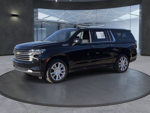 Certified 2024 Chevrolet Suburban High Country AWD/4WD image 2