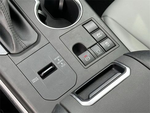 Used 2023 Toyota Highlander Bronze Edition image 15