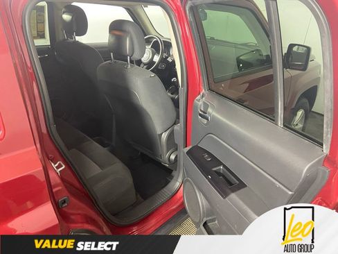 Used 2014 Jeep Patriot Latitude AWD/4WD image 18