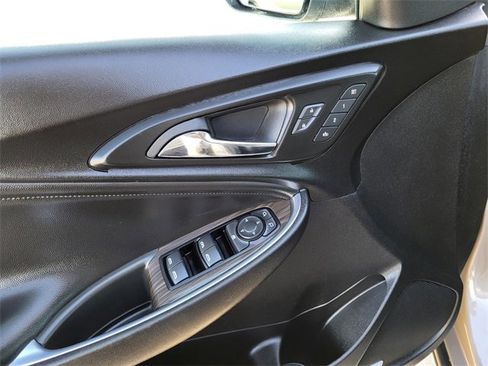 Used 2024 Chevrolet Malibu LT image 14