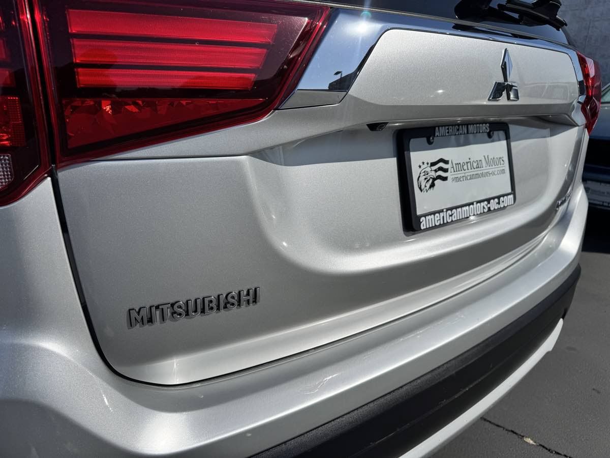Used 2018 Mitsubishi Outlander ES FWD image 16