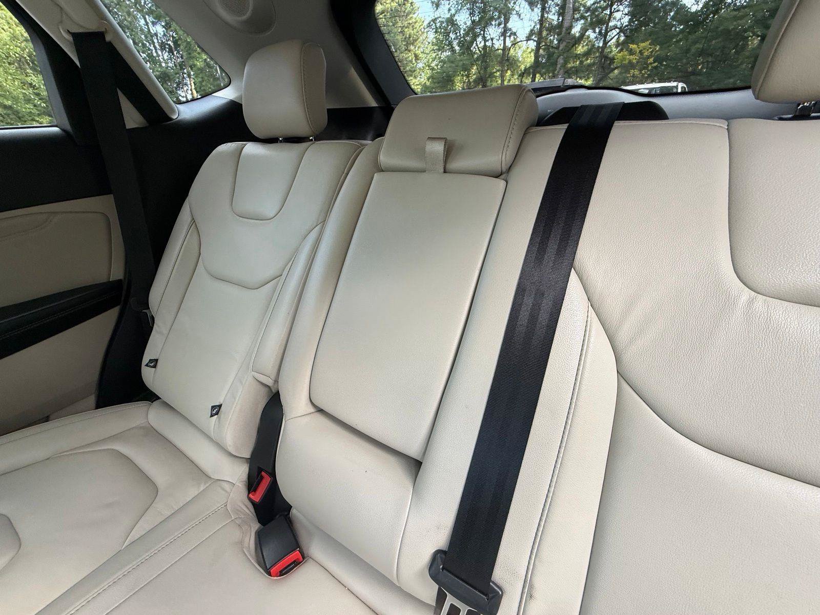 Used 2020 Ford Edge Titanium FWD image 32