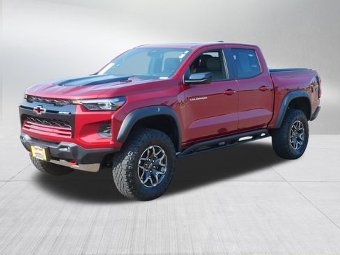 Used 2025 Chevrolet Colorado ZR2 w/ Technology Package AWD/4WD image 3