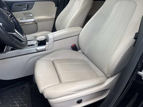 Used 2022 Mercedes-Benz GLB 250 4MATIC image 17