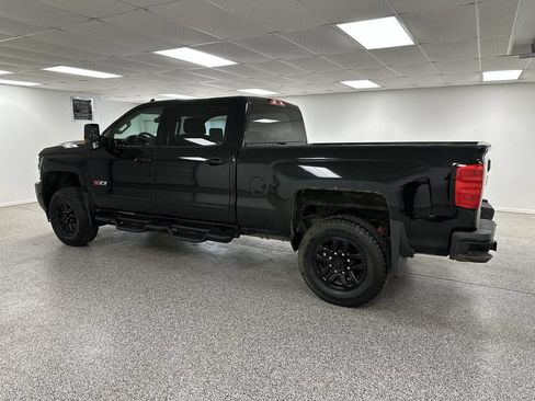 Used 2017 Chevrolet Silverado 2500 LT w/ Midnight Edition AWD/4WD image 6