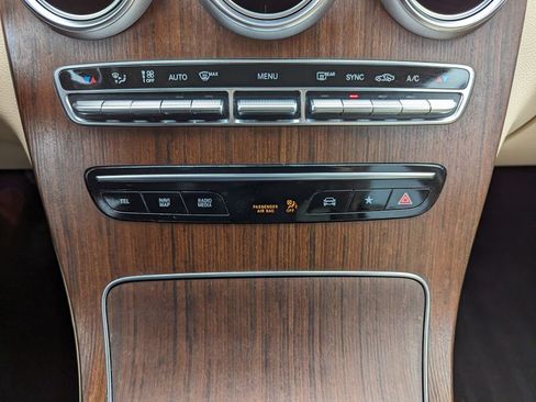 Used 2022 Mercedes-Benz GLC 300 4MATIC image 26