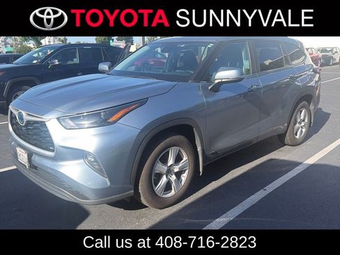 Used 2024 Toyota Highlander LE AWD/4WD image 1