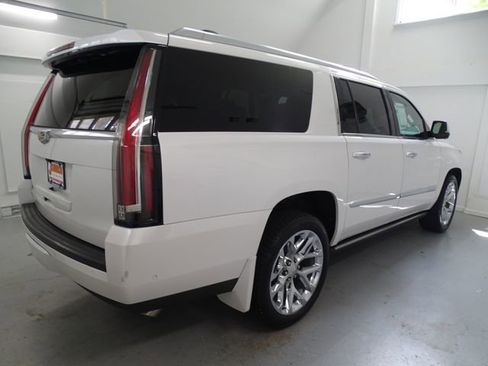 Used 2017 Cadillac Escalade ESV Platinum AWD/4WD image 24