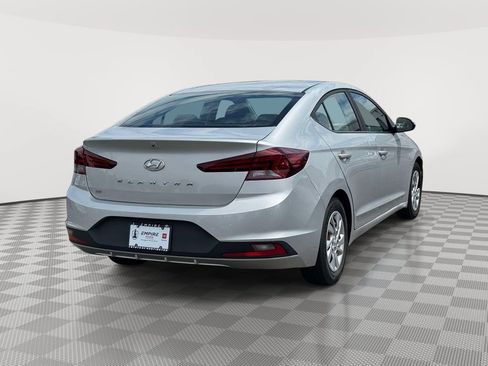 Used 2019 Hyundai Elantra SE w/ Cargo Package FWD image 4