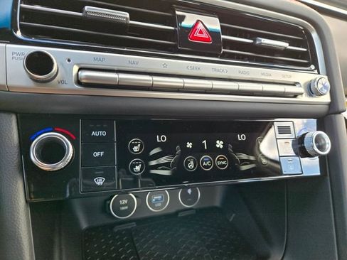 Used 2025 Genesis G70 2.5T w/ Sport Prestige Package image 39